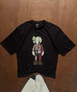 UNIQLO OFFICIAL TEE