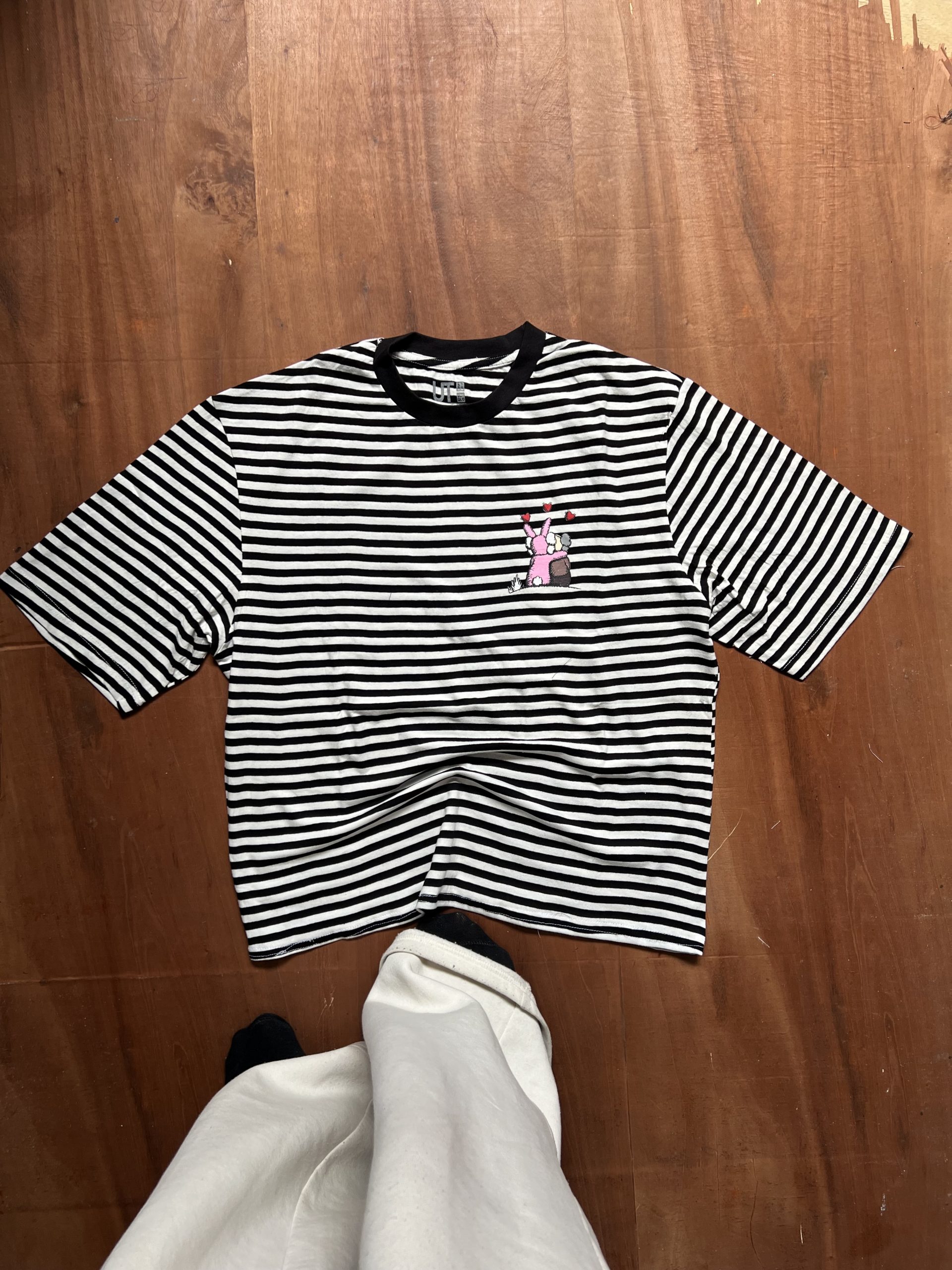 UNIQLO OFFICIAL TEE